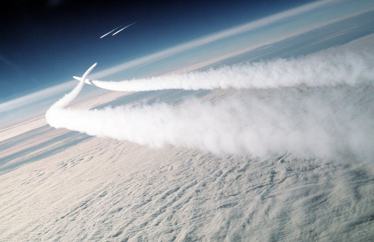 Image: Pilots, Doctors and Scientists Speak Out About Chemtrails (Video)