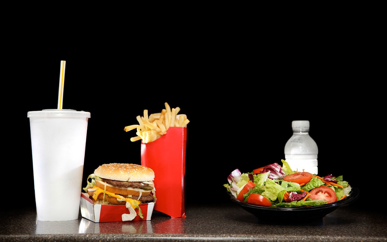 Image: What 200 Calories Looks Like: Junk vs. Healthy Food (Video)
